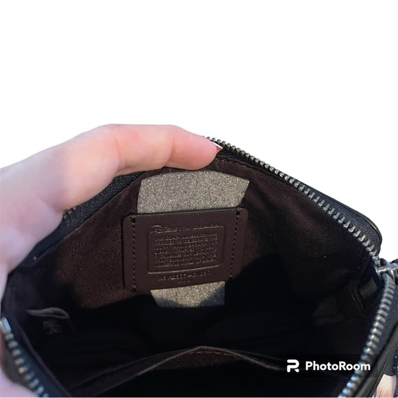 DISNEY COACH CORNER ZIP WRISTLET 
WITH HOLIDAY PRINT - Picture 6 of 7